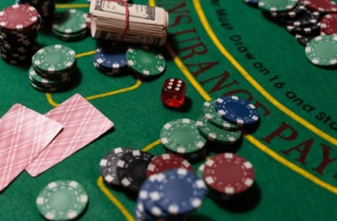 Dealer profesional mengelola sesi Baccarat langsung